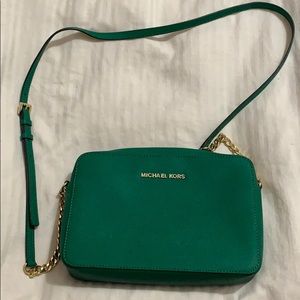 Michael Kors Jet Set crossbody - like new!!! 😊